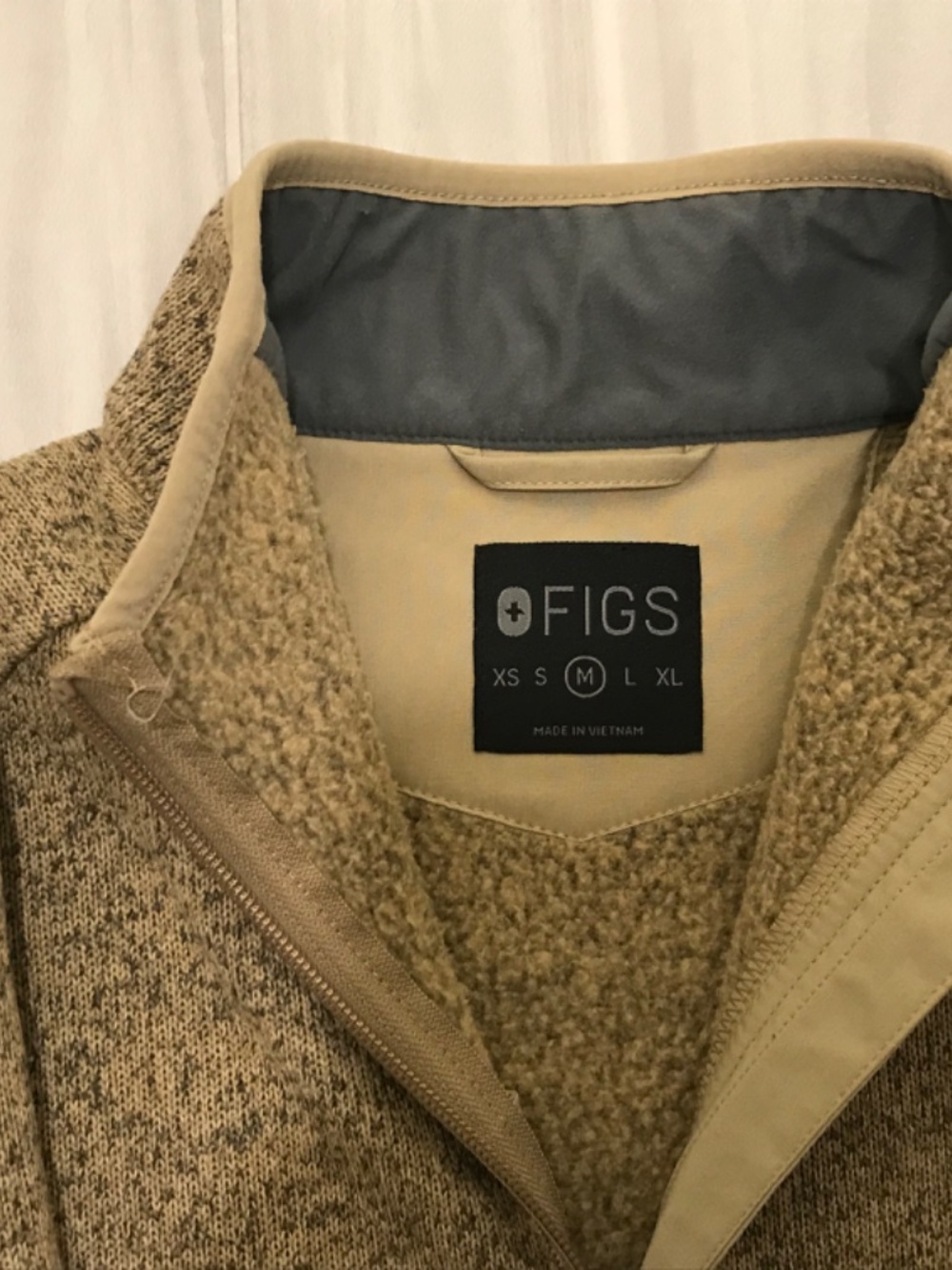 Figs On-Shift Sweater Knit Jacket Size Medium Full Zip Tan - Picture 2 of 4